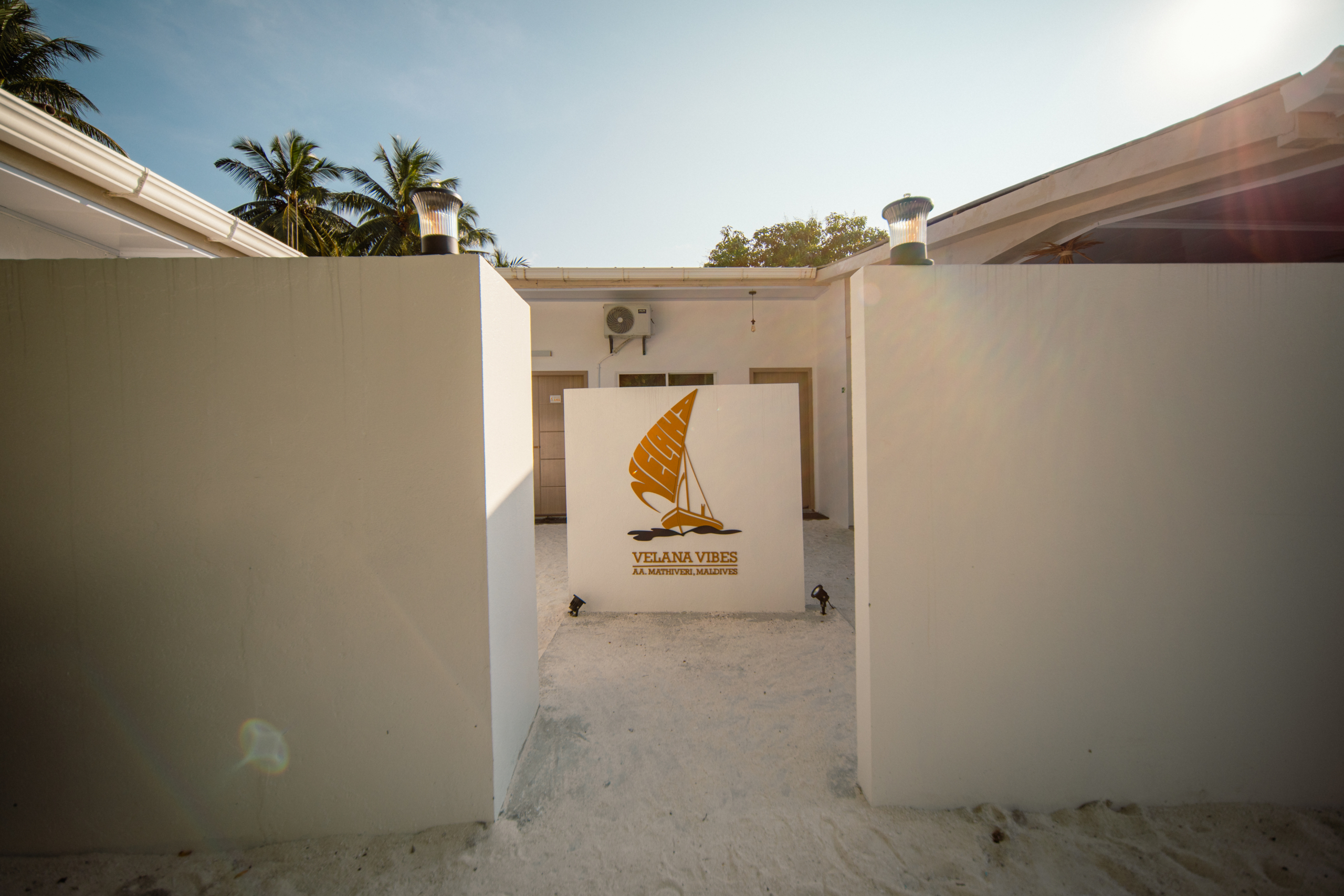 Velana Vibes, AA. Mathiveri