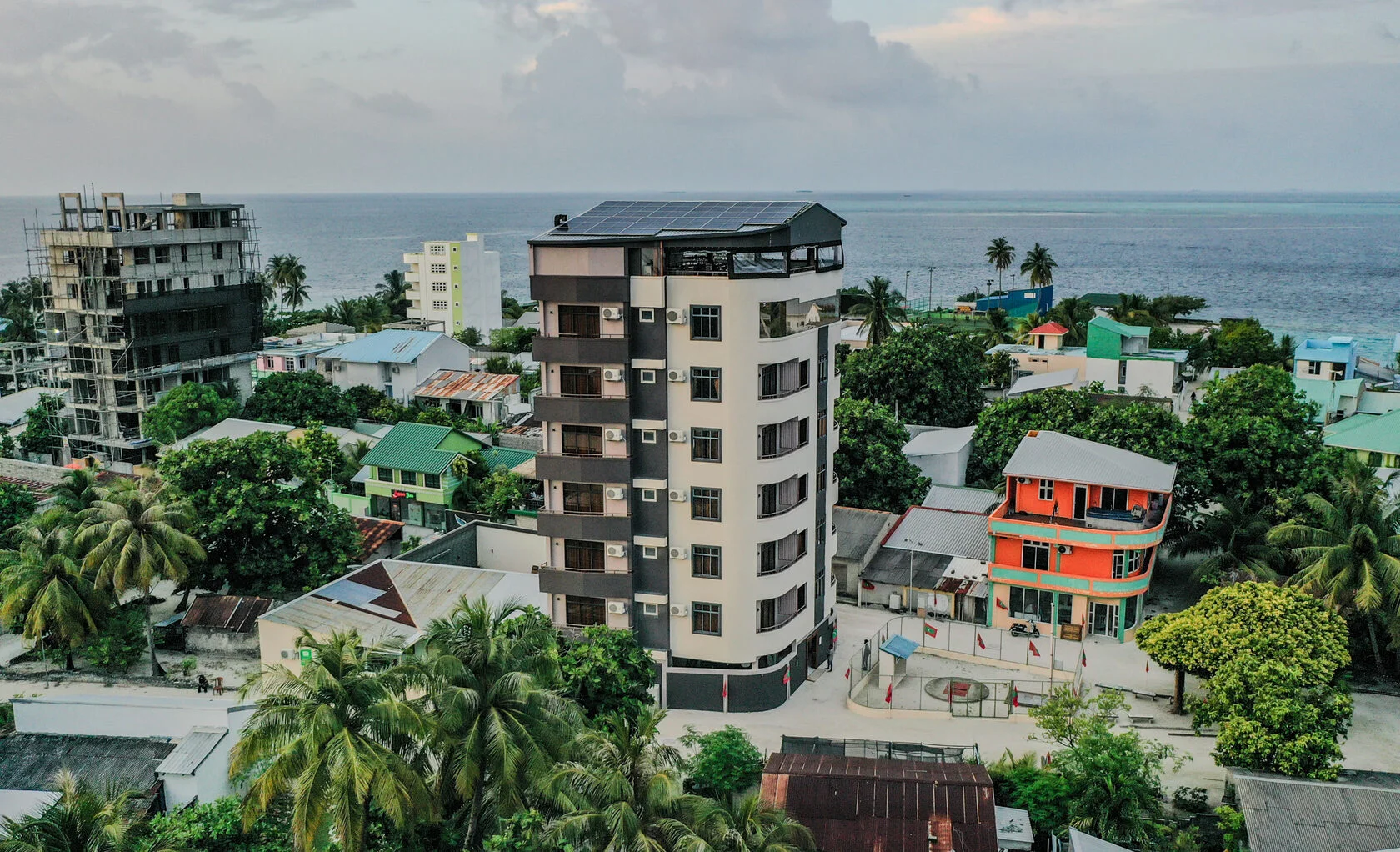 Aquaraa Hotel, R. Maduvvari
